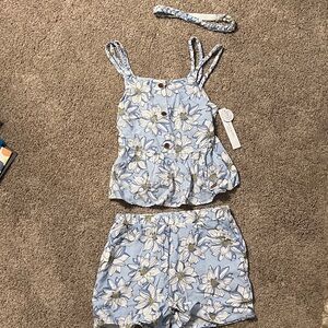 Tahari girl Blue and White Floral Top and short set with headband.